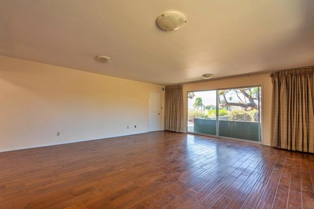 7835 La Jolla Vista Drive, La Jolla CA: https://media.crmls.org/mediaz/f610c226-da6d-4dec-9465-da6c4dd32e0a.jpg