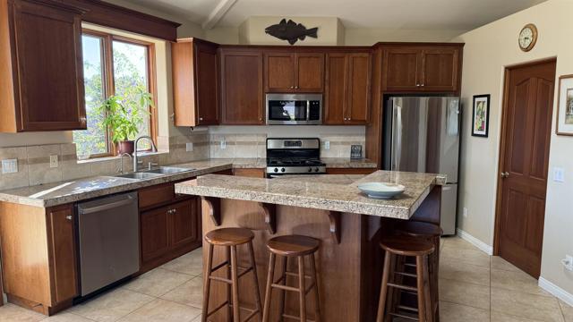 1707 Santa Margarita Drive, Fallbrook CA: https://media.crmls.org/mediaz/f610c736-588b-4e06-9670-e5337f1828ce.jpg