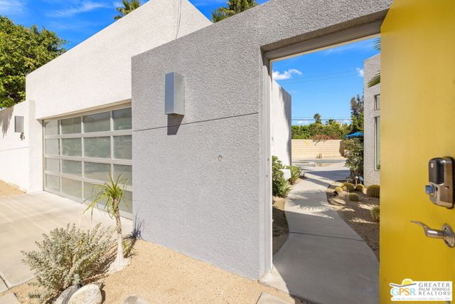 2470 N Cardillo Avenue, Palm Springs CA: https://media.crmls.org/mediaz/f610d016-fbdc-48dd-bf3d-f7f1fe10e489.jpg