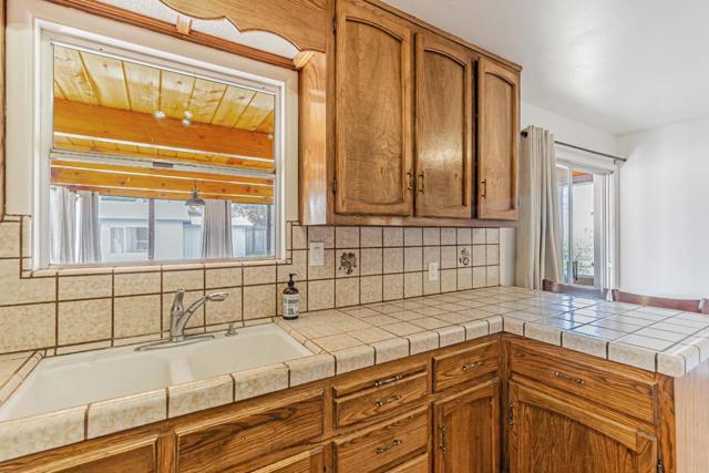 624 Filbert Street, Half Moon Bay CA: https://media.crmls.org/mediaz/f61117ad-7f15-437c-928b-e895c930e984.jpg