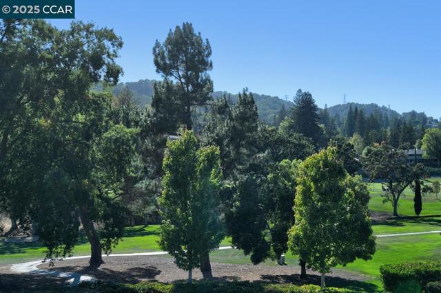 3258 Rossmoor Pkwy, Walnut Creek CA: https://media.crmls.org/mediaz/f611a2e3-cac3-4a5d-968a-8c1cf01209f0.jpg