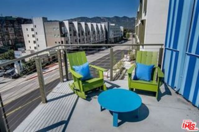 521 W Colorado Street, Glendale CA: https://media.crmls.org/mediaz/f612b062-dd9d-4190-bb56-e7d19191587d.jpg