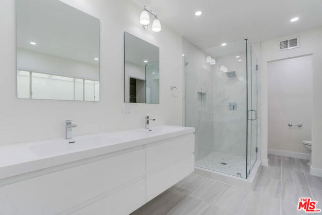 23471 Park Sorrento, Calabasas CA: https://media.crmls.org/mediaz/f612e4a0-c90c-4324-b14f-300dc6d98945.jpg