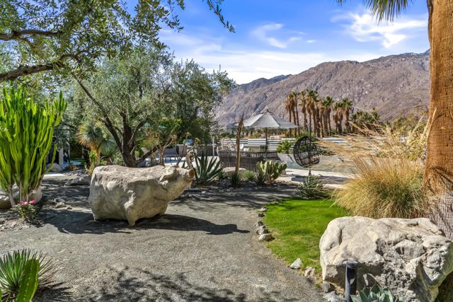 427 N Avenida Caballeros, Palm Springs CA: https://media.crmls.org/mediaz/f612ecab-71bc-47e4-895f-7fa9a86d2fb1.jpg
