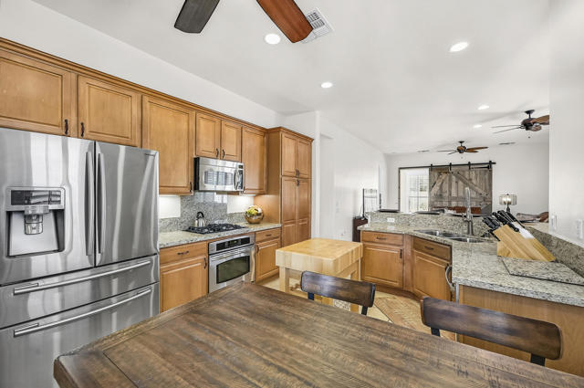 40752 Calle Guapo, Indio CA: https://media.crmls.org/mediaz/f61355f2-5829-47e5-b029-91c5342926d3.jpg