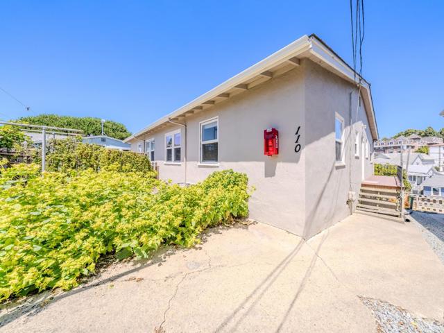 108 W Cliff Drive, Santa Cruz CA: https://media.crmls.org/mediaz/f6135e9a-24fa-4969-be3b-118e38b90380.jpg
