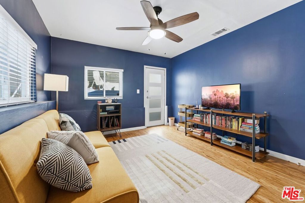 https://media.crmls.org/mediaz/f6140f1f-a0c5-4a00-8b03-80b594e61fa4.jpg?preset=X-Large