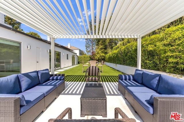 15514 CASIANO Court, Los Angeles CA: https://media.crmls.org/mediaz/f61416a3-1535-4bbc-85e7-2c76c5de76a7.jpg