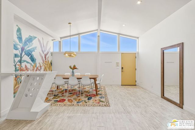 547 N Sunrise Way, Palm Springs CA: https://media.crmls.org/mediaz/f6153f85-031f-47a9-ae19-b6bd506a4371.jpg