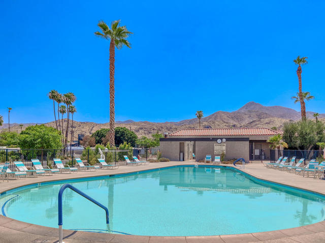 257 Laredo Drive, Palm Springs CA: https://media.crmls.org/mediaz/f6154a13-024a-4638-a735-be6e8858333b.jpg
