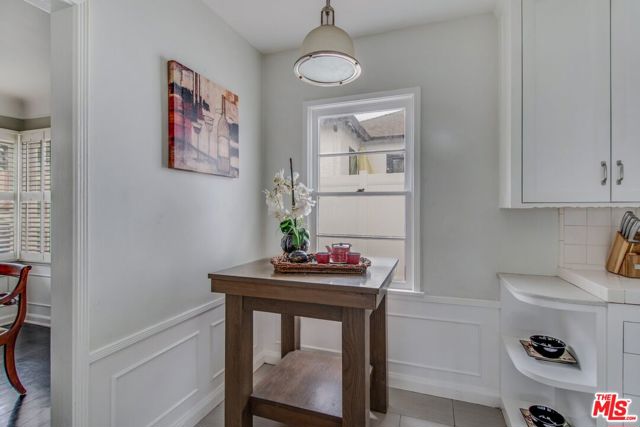 Kitchen eating area