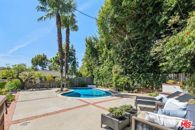 135 N Canyon View Drive, Los Angeles CA: https://media.crmls.org/mediaz/f617d959-6daf-4ea9-8885-4a22f44b9e49.jpg