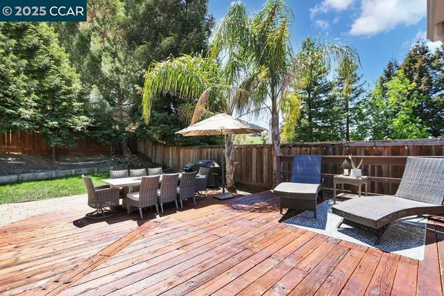 7016 Molluk Way, Clayton CA: https://media.crmls.org/mediaz/f618062b-8fe2-4e63-b490-43c389037ba7.jpg