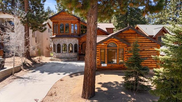 1215 Wolf Creek Court, Big Bear CA: https://media.crmls.org/mediaz/f61851d8-7547-4c9d-ae05-c242427b10b0.jpg