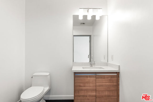 3119 Via Dolce, Marina del Rey CA: https://media.crmls.org/mediaz/f618d346-0422-45eb-8ea8-3d150a147a2a.jpg