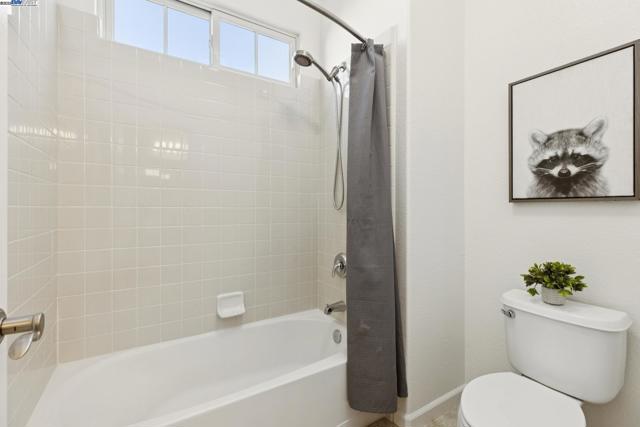 5 Cornelius Sq, Alameda CA: https://media.crmls.org/mediaz/f618d709-8496-4f87-9732-6e15c7a04f12.jpg