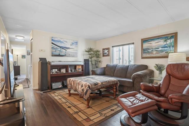9097 N Ventura Avenue, Ventura CA: https://media.crmls.org/mediaz/f6190604-3344-4fa8-a4e6-c3a54d3b0182.jpg