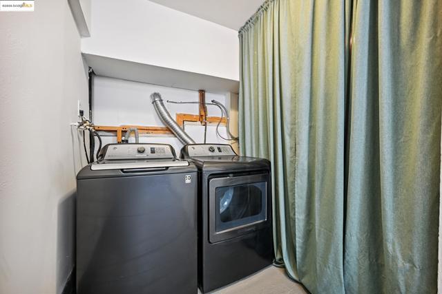 3316 Coolidge Ave, Oakland CA: https://media.crmls.org/mediaz/f6196aec-7a93-4261-a379-f52b212a6231.jpg