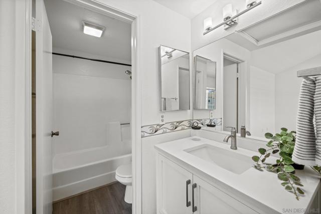 740 Breeze Hill Rd, Vista CA: https://media.crmls.org/mediaz/f6199403-50b8-4504-aaeb-e80575830f79.jpg