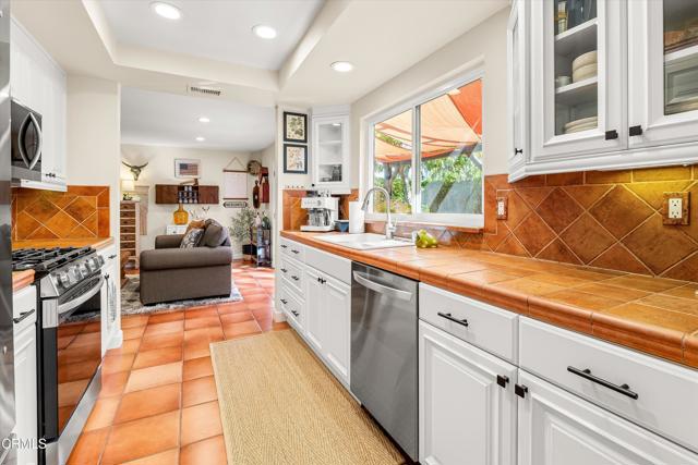 Detail Gallery Image 13 of 41 For 2436 Kimberly Ave, Camarillo,  CA 93010 - 4 Beds | 3 Baths