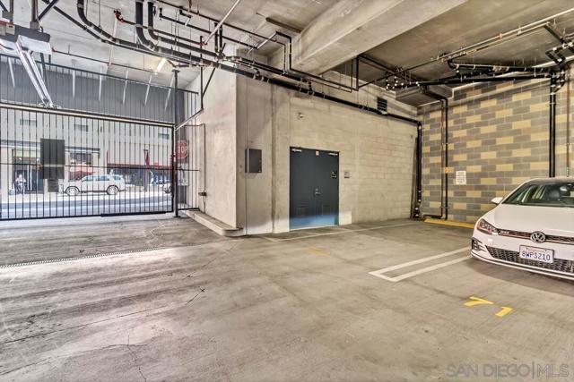 777 6th Ave, San Diego CA: https://media.crmls.org/mediaz/f61a3363-d4b5-4ffa-9aa6-8085fd912461.jpg