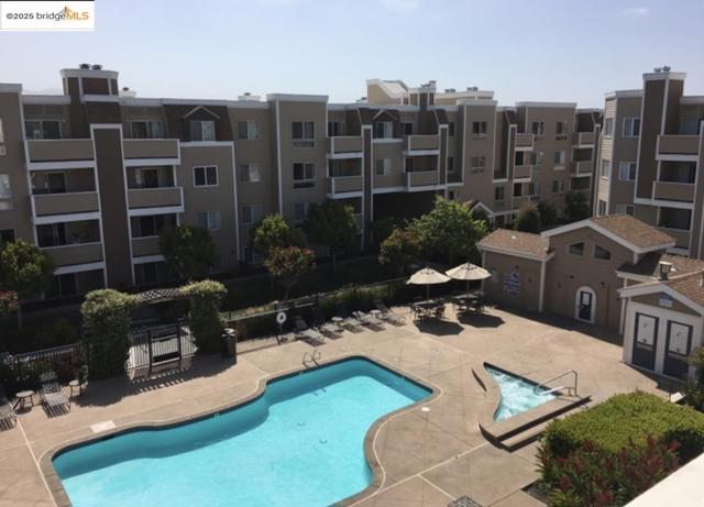 6400 Christie Ave, Emeryville CA: https://media.crmls.org/mediaz/f61a90d2-1432-42da-8f21-c583531a73a8.jpg