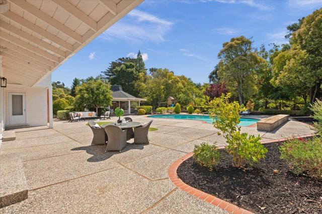 14228 Amherst Court, Los Altos Hills CA: https://media.crmls.org/mediaz/f61ad941-8022-4460-81c2-602417a221a1.jpg