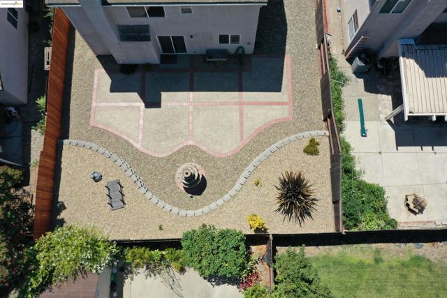 8215 Red Elk Dr, Elk Grove CA: https://media.crmls.org/mediaz/f61ae768-87e1-4f58-95ac-8d147234652e.jpg