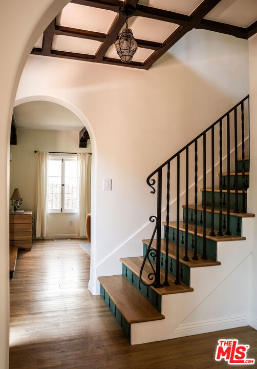 2248 Kenilworth Avenue, Los Angeles CA: https://media.crmls.org/mediaz/f61c0ea5-9d8e-4b5a-8c38-1149b83f4960.jpg