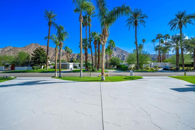 76140 Fairway Drive, Indian Wells CA: https://media.crmls.org/mediaz/f61ce744-d1c5-40d6-bb2e-41e4df9fd6b0.jpg