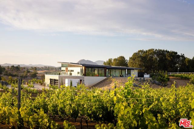 36453 Via El Pais Bonita, Temecula CA: https://media.crmls.org/mediaz/f61dc6ce-7a8d-4026-b076-7afb9004823b.jpg