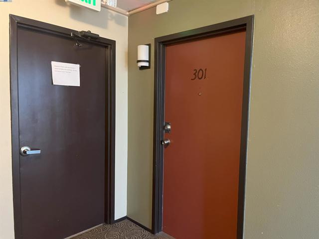 3751 Harrison St, Oakland CA: https://media.crmls.org/mediaz/f61dde85-2b7e-48cc-a3e9-e4219e6f382e.jpg