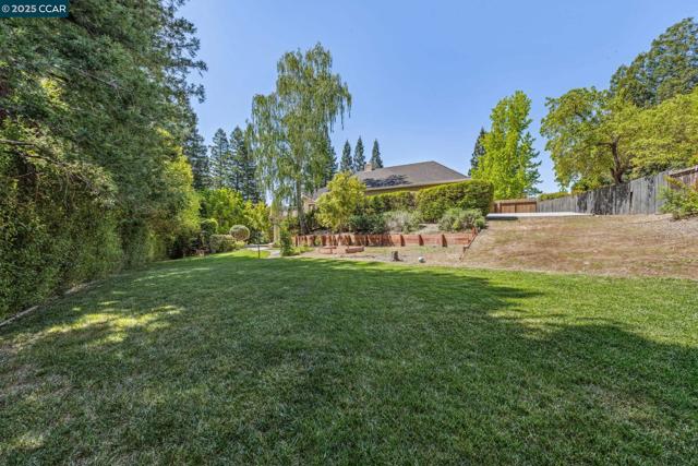 22 Ranger Ct, Alamo CA: https://media.crmls.org/mediaz/f61e97f9-8282-4501-8796-3a57f98db7f7.jpg