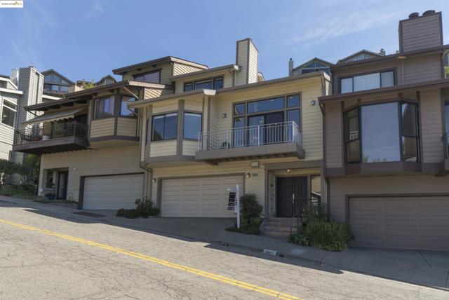 1881 Grand View Drive, Oakland CA: https://media.crmls.org/mediaz/f61f0f5a-51a2-4e50-9769-580974de531e.jpg