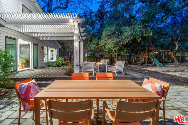 1514 Willow Drive, Topanga CA: https://media.crmls.org/mediaz/f61f0f89-a06e-420e-af20-0018294fa5ab.jpg