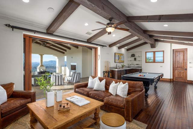 Detail Gallery Image 8 of 31 For 8136 Entrada De Luz, San Diego,  CA 92127 - 5 Beds | 5/2 Baths