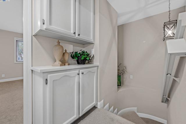 1410 Groth Cir, Pleasanton CA: https://media.crmls.org/mediaz/f61f7725-aa28-4a72-8ecb-5316ab614440.jpg