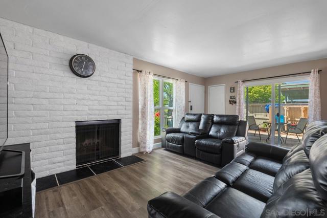 10155 Caminito Volar, San Diego CA: https://media.crmls.org/mediaz/f6201f1c-cab9-4dfb-967a-6ecfd8502e72.jpg