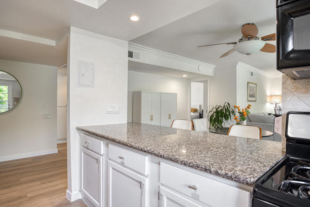 400 N Sunrise Way, Palm Springs CA: https://media.crmls.org/mediaz/f620c001-5e85-48a0-84a2-8e20c0960e79.jpg