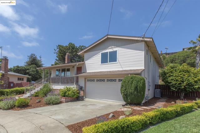 21 Maggiora Ct, Oakland CA: https://media.crmls.org/mediaz/f621b414-5658-480a-a3e9-28e295d51855.jpg