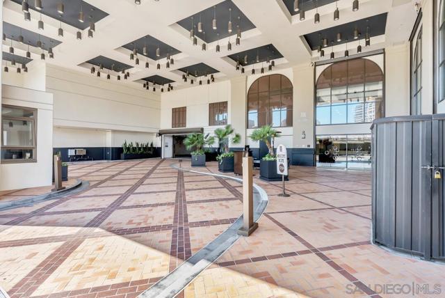 700 W E St, San Diego CA: https://media.crmls.org/mediaz/f621d309-1e4e-4d8e-b979-9e24376bc06a.jpg