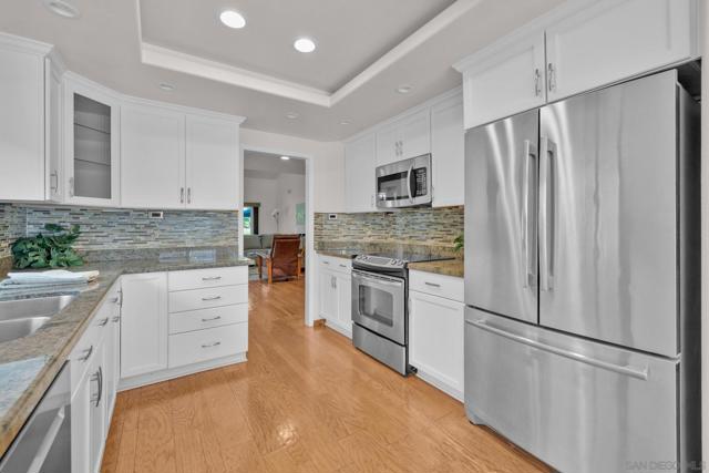 4676 Barcelona Way, Oceanside CA: https://media.crmls.org/mediaz/f621d5dc-9475-4645-a910-aabd2b91caeb.jpg
