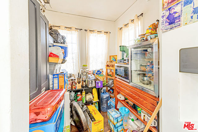 1618 S Burnside Avenue, Los Angeles CA: https://media.crmls.org/mediaz/f622582a-bb0e-40d5-a48e-5c54764e488f.jpg