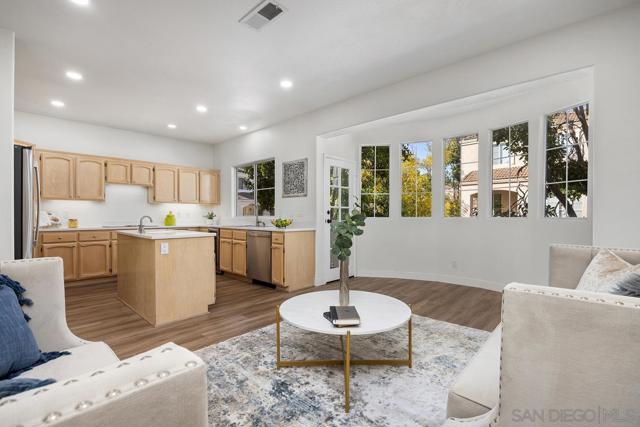 5125 Renaissance Ave, San Diego CA: https://media.crmls.org/mediaz/f6226cee-5bd5-4fdd-ae0d-ee2529f78dfa.jpg