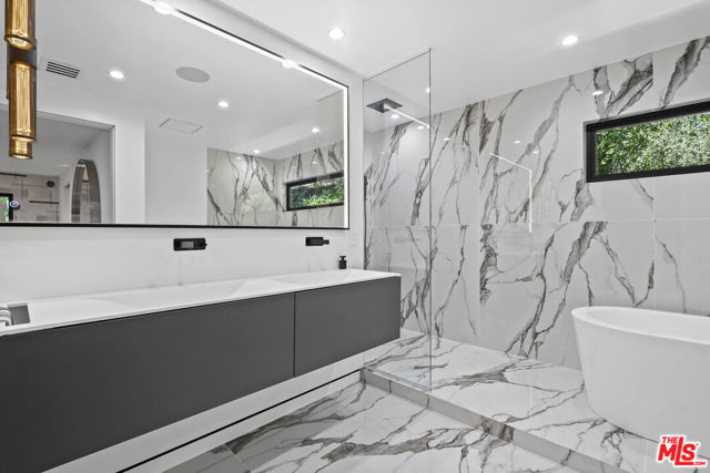 3290 N Knoll Drive, Los Angeles CA: https://media.crmls.org/mediaz/f622a4b1-944a-4cfa-8853-4dfe5c71de25.jpg