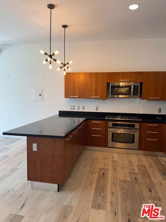 801 S Grand Avenue, Los Angeles CA: https://media.crmls.org/mediaz/f622d86e-95ff-4fc6-93ae-98c5f66a38f2.jpg