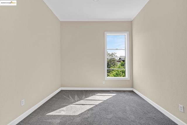 861 20Th St, Oakland CA: https://media.crmls.org/mediaz/f6239c20-eebd-46cc-8a4c-9936cdc64b26.jpg
