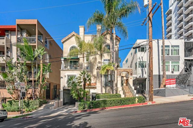 963 LARRABEE Street, 4 photo 2