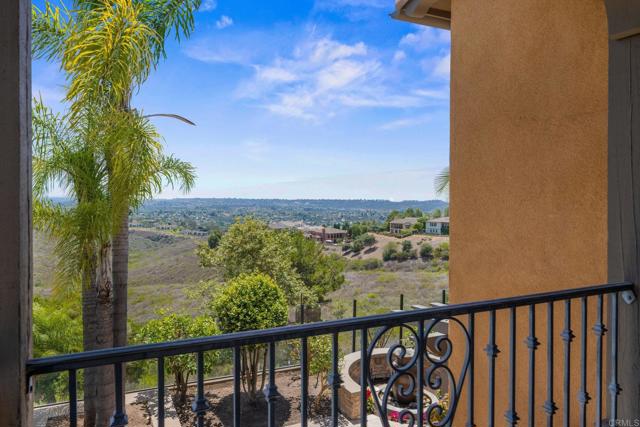 3219 Corte Paloma, Carlsbad CA: https://media.crmls.org/mediaz/f6242892-c876-4c00-9956-0766c548bdf6.jpg