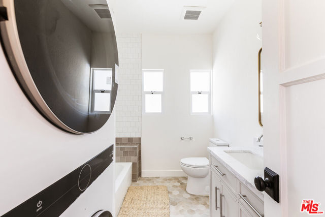 1570 S Hayworth Avenue, Los Angeles CA: https://media.crmls.org/mediaz/f624e363-74dd-4f8b-bd4e-40e3b71540e6.jpg